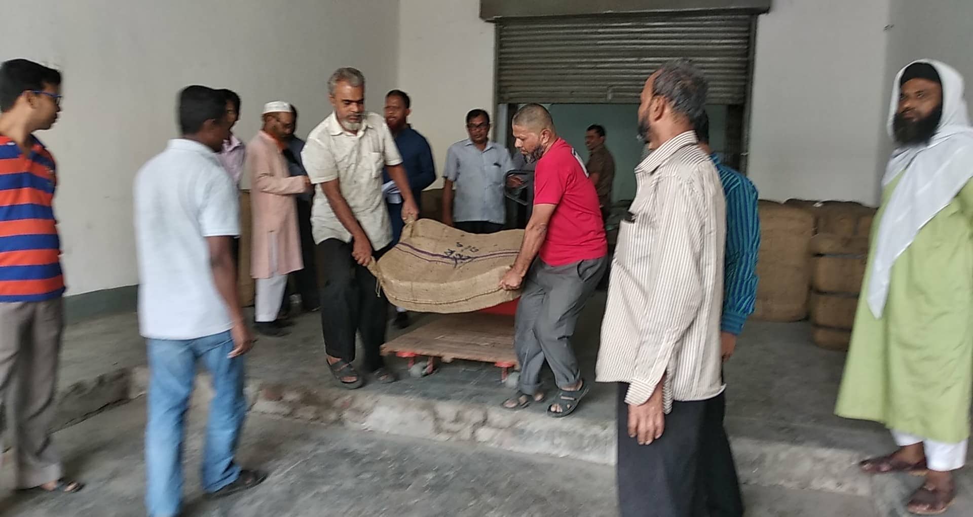 জেলা নির্বাচন অফিসে নির্বাচনী সামগ্রী বিতরণ