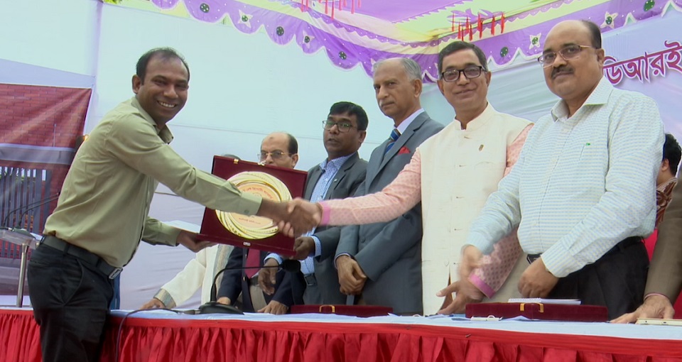 ডিআরইউ পুরস্কার পেলেন যমুনা টেলিভিশনের অপূর্ব আলাউদ্দিন