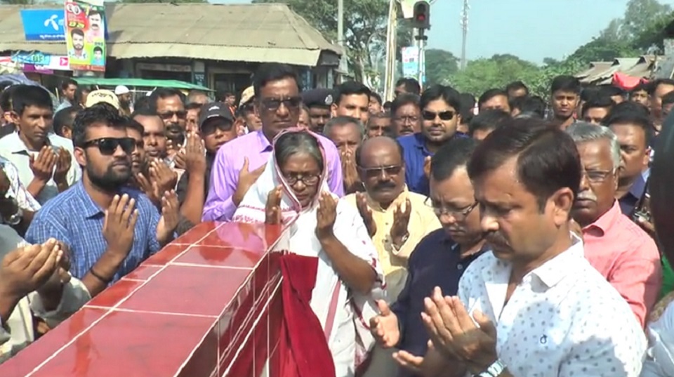 গাইবান্ধায় চারলেন সড়কের নির্মাণ কাজের উদ্বোধন