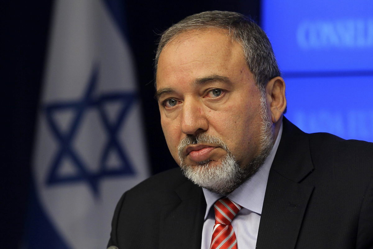 গাজায় অস্ত্রবিরতির প্রতিবাদে ইসরায়েলি প্রতিরক্ষামন্ত্রীর পদত্যাগ