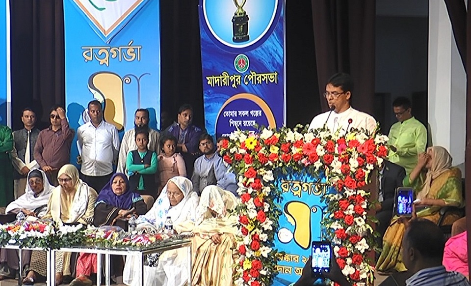 মাদারীপুরে ৯ জন মা পেলেন ‘রত্নগর্ভা মা’ পুরস্কার