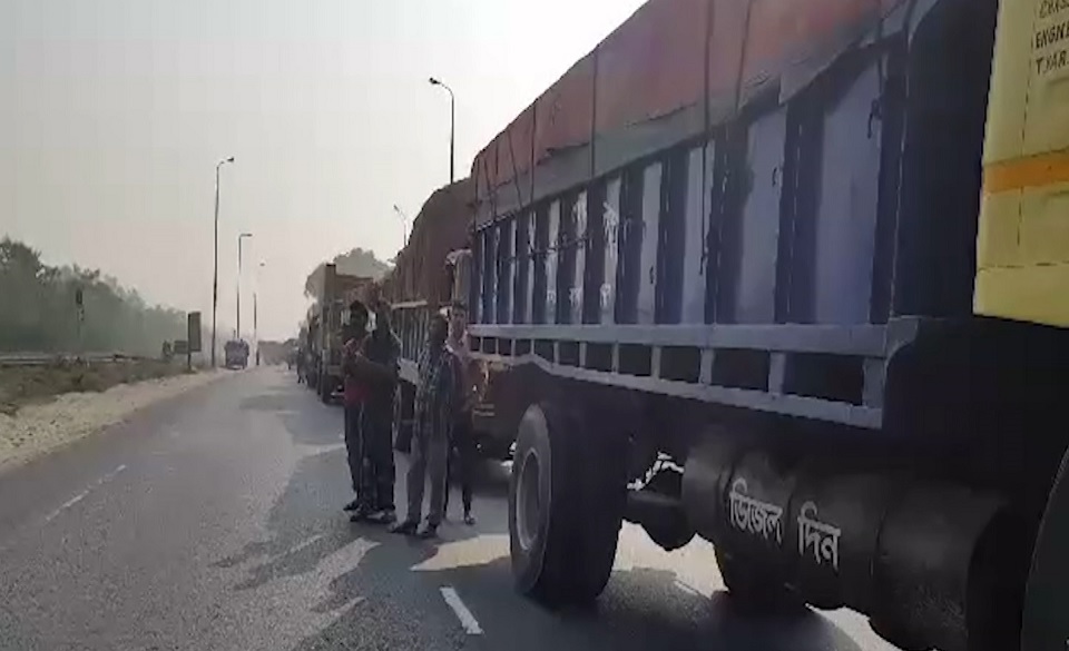 ঢাকা-টাঙ্গাইল মহাসড়কে যান চলাচল স্বাভাবিক