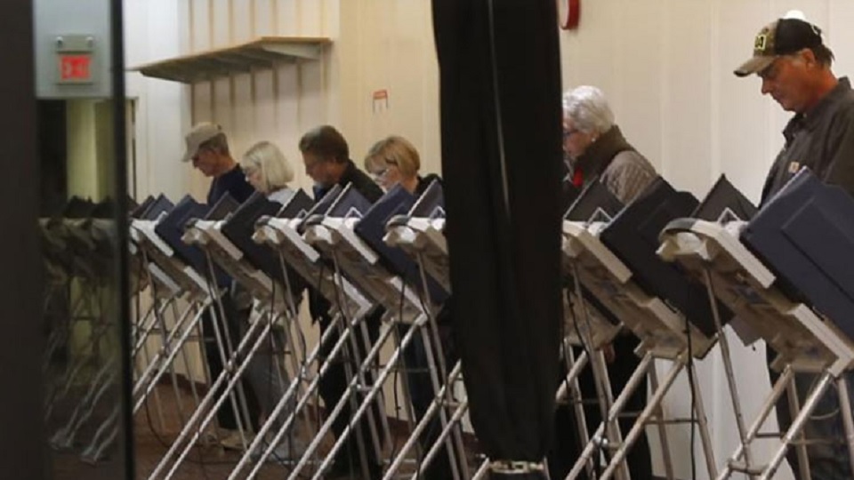 চলছে যুক্তরাষ্ট্রের মধ্যবর্তী নির্বাচনের ভোটগ্রহণ