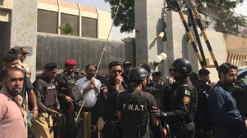 পাকিস্তানে চীনা কনস্যুলেটেরের বাইরে হামলা, নিহত ৫