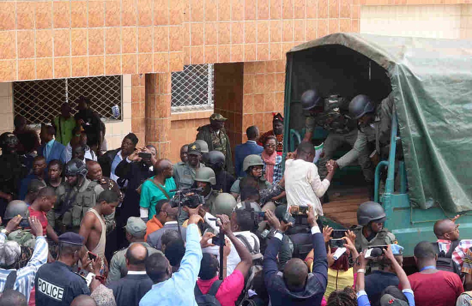 মুক্তি পেলো ক্যামেরুনে অপহৃত ৭৮ শিক্ষার্থী