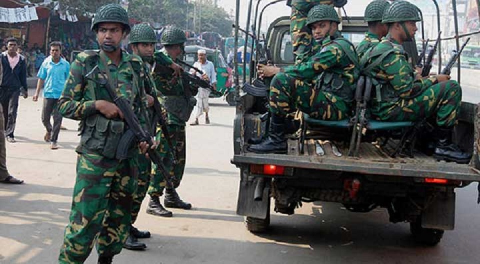 কাল থেকে ৩৮৯ উপজেলায় সেনাবাহিনী এবং ১৮টি উপজেলায় নৌবাহিনী টহল দেবে