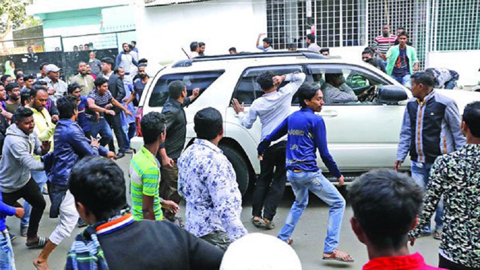 ড. কামালের গাড়িবহরে হামলার ঘটনায় মামলা