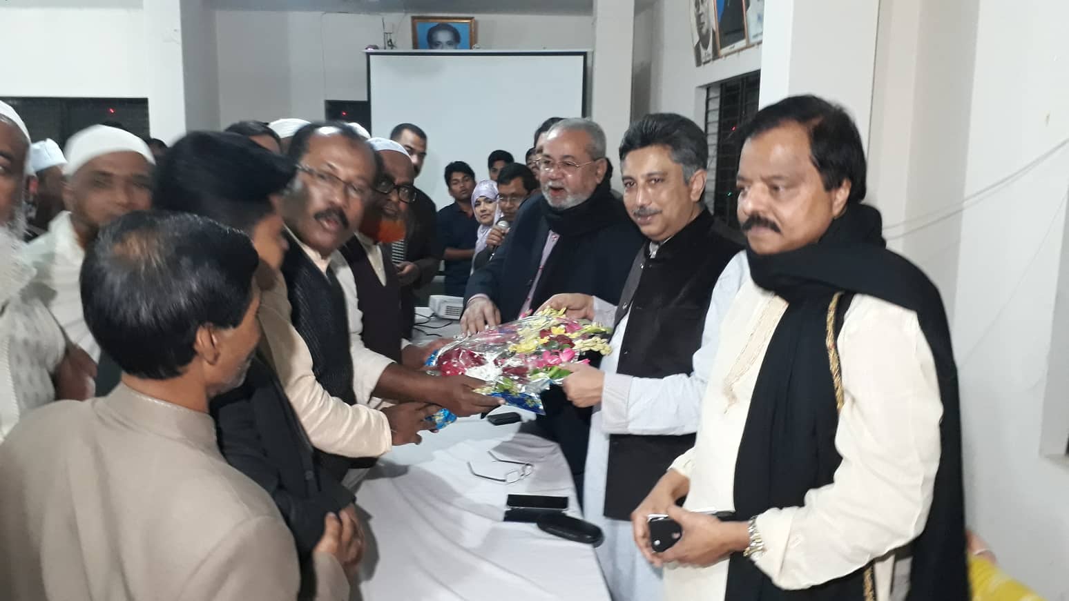 শিবচরে বিএনপির অর্ধশত নেতাকর্মীর আওয়ামী লীগে যোগদান