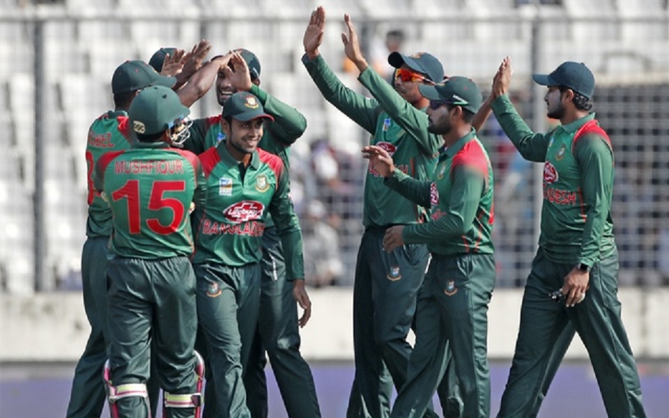 মিরাজের ঘূর্ণিতে কাঁপছে ওয়েস্ট ইন্ডিজ