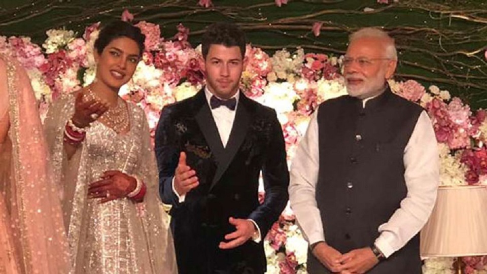 নিক-প্রিয়াঙ্কায় সংবর্ধনায় মোদি