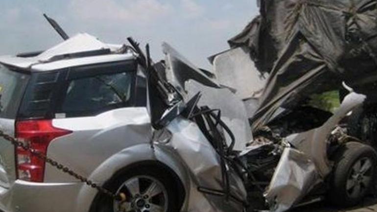 ভারতে ট্রাকের নিচে পিষ্ট হয়ে মারা গেলেন এক পরিবারের ১০ জন