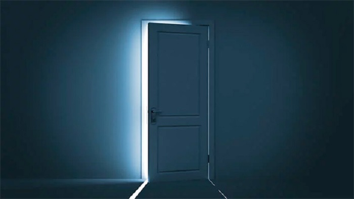 দরজার ফাঁক দিয়ে কোটি কোটি টাকা পাচার!