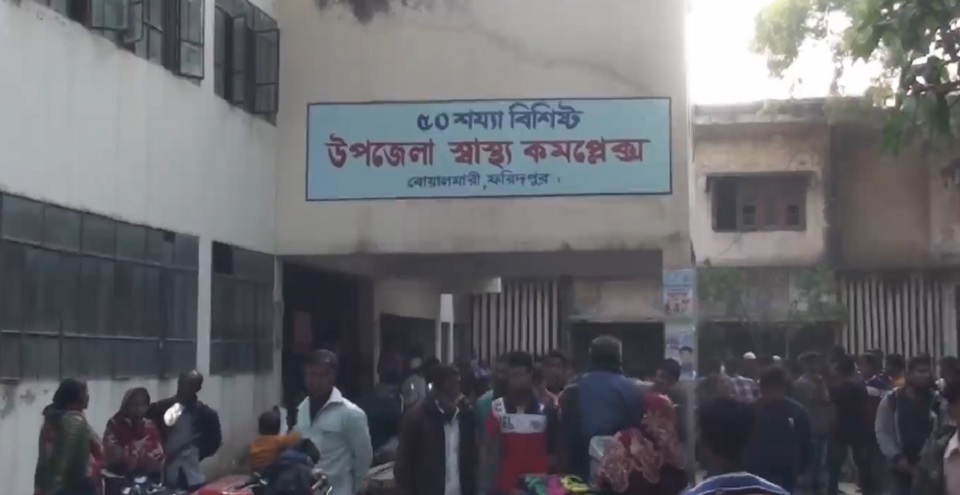 ফরিদপুরে বাস চাপায় নিহত ৩