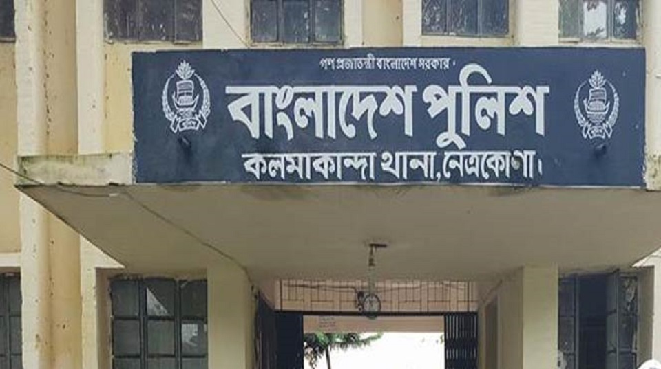 বাড়িতে একা পেয়ে দৃষ্টি প্রতিবন্ধী কিশোরীকে ধর্ষণ