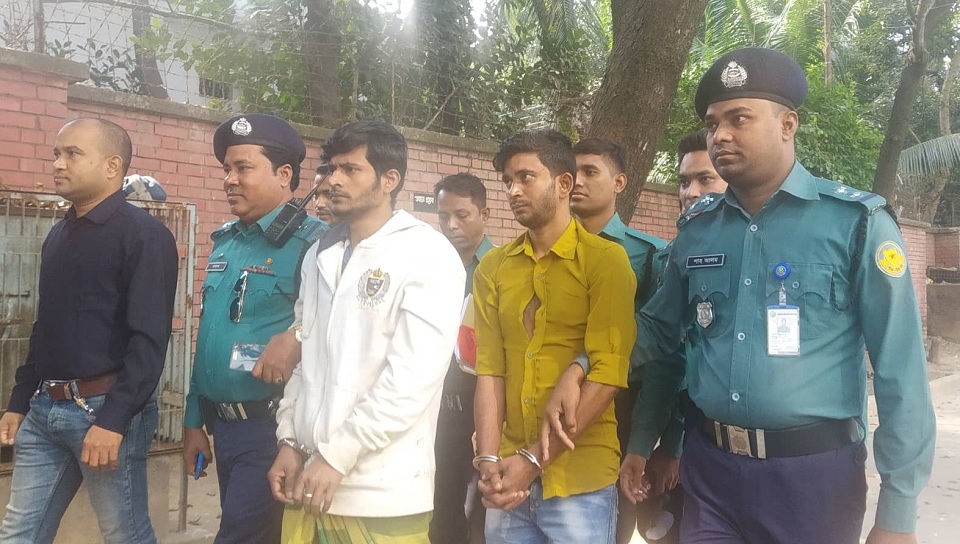 লিপস্টিক দেয়ার কথা বলে শিশুদেরকে ঘরে নেয় পাষণ্ড মোস্তফা