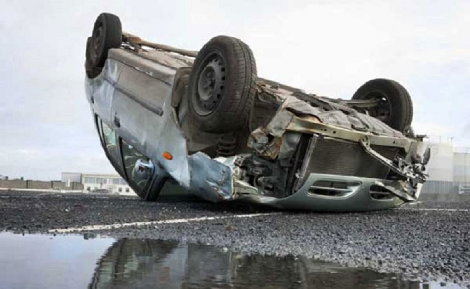 ময়মনসিংহে প্রাইভেটকার নিয়ন্ত্রণ হারিয়ে একই পরিবারের ৩ জন নিহত