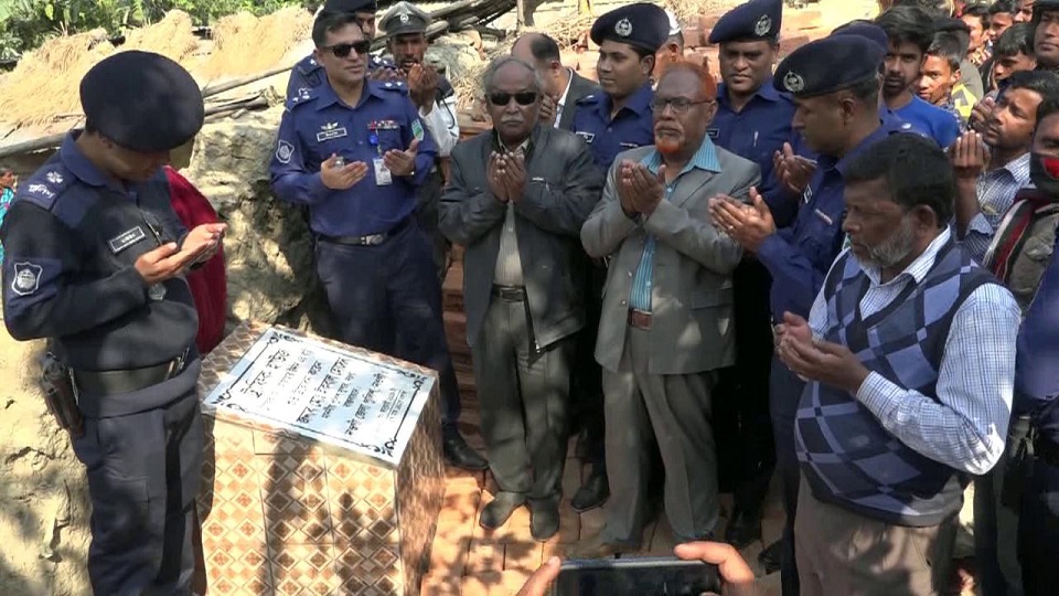 নওগাঁর সেই ট্রাফিক আজাহারের বাড়ির ভিত্তি প্রস্তর স্থাপন, নাম ‘ট্রাফিক হাউজ’