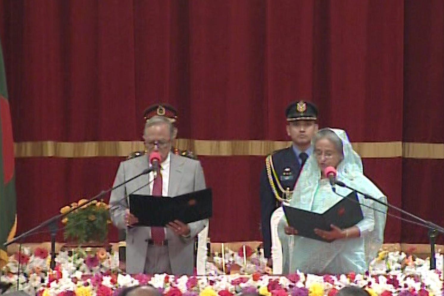 রেকর্ড চতুর্থবার প্রধানমন্ত্রী হিসেবে শপথ নিলেন শেখ হাসিনা