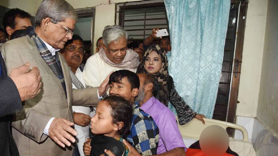 গণধর্ষণের শিকার সেই নারীকে দেখতে গেলেন ঐক্যফ্রন্ট নেতারা