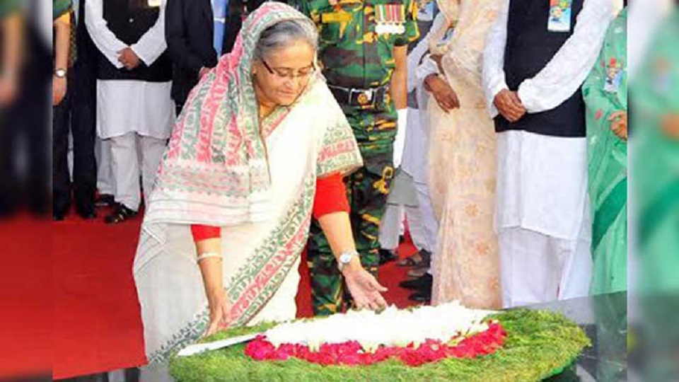 প্রধানমন্ত্রীর নেতৃত্বে বঙ্গবন্ধুর প্রতিকৃতিতে নতুন মন্ত্রীদের শ্রদ্ধা