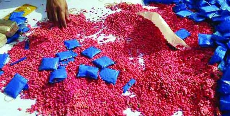 চট্টগ্রামে পিকনিকের বাস থেকে ২ লাখ ৪০ হাজার পিস ইয়াবাসহ আটক ৬