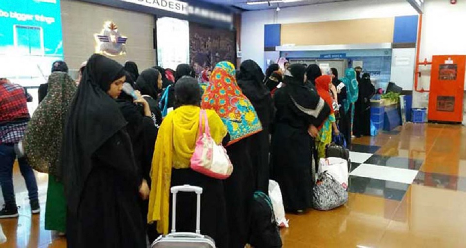 সৌদি থেকে দেশে ফিরেছেন আরও ৯০ নির্যাতিত গৃহকর্মী