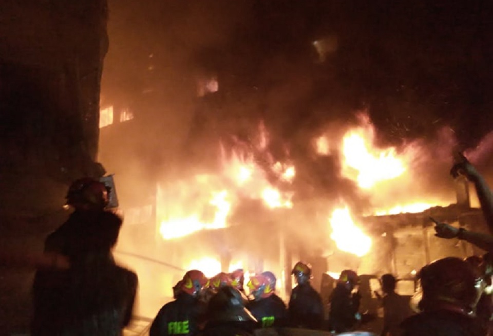 রাজধানীর চকবাজারে ভয়াবহ আগুন, নিহত ১