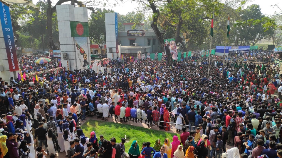 বেনাপোল সীমান্তে দু‘বাংলার ভাষাপ্রেমীদের মিলন মেলা