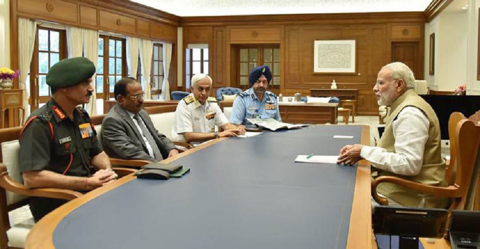 আটক পাইলটকে ফেরাতে বাহিনী প্রধানদের সঙ্গে মোদির বৈঠক