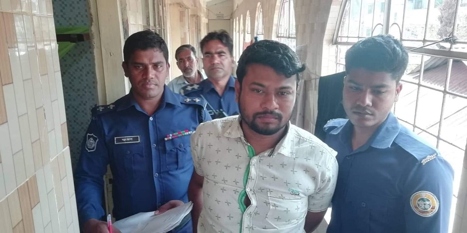 বরগুনায় ৫১ ভরি চোরাই রুপা জব্দ, আটক ১