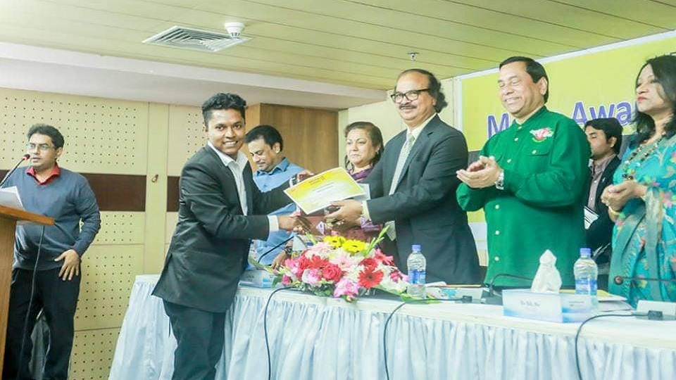 ৩য় লিঙ্গের মানুষদের নিয়ে প্রতিবেদন করে অ্যাওয়ার্ড পেলেন যমুনার সাংবাদিক