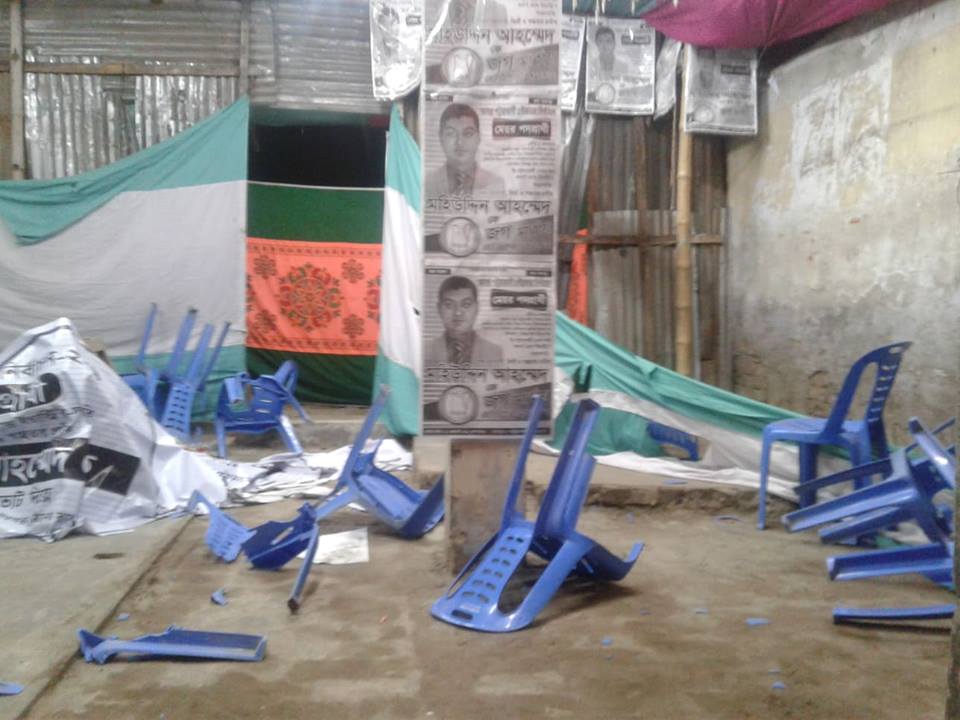 পটুয়াখালীতে মেয়র প্রার্থীর নির্বাচনী অফিস ভাঙচুর
