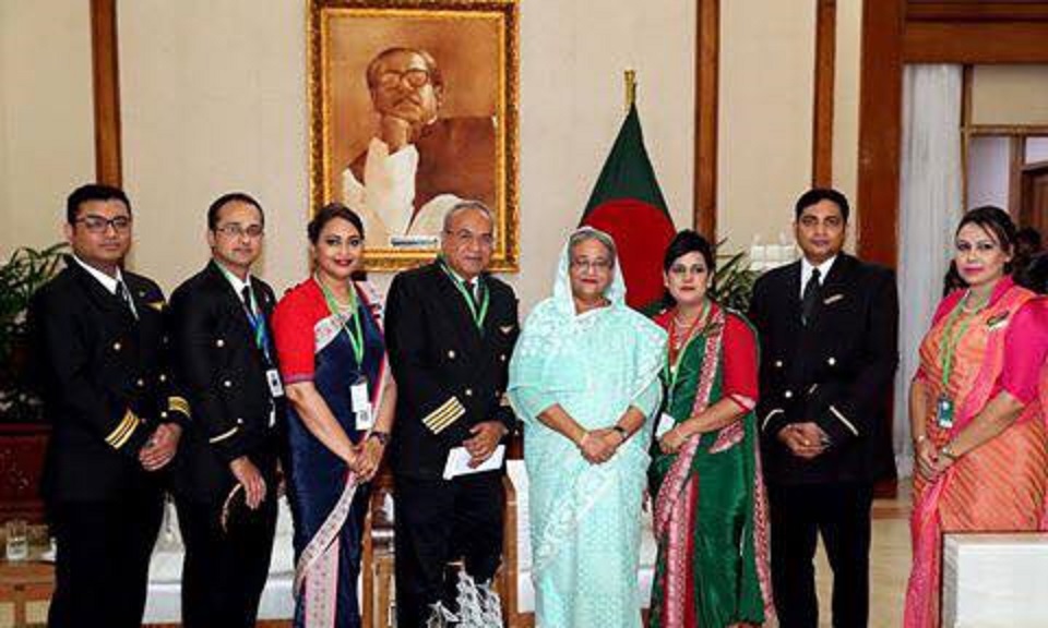 বিমান ছিনতাই চেষ্টা থেকে রক্ষার জন্য পাইলট-ক্রুদের প্রধানমন্ত্রীর অভিনন্দন
