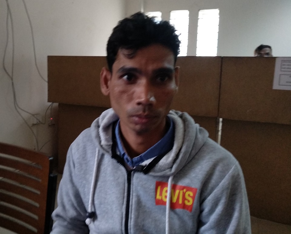 ছাত্রীদের নগ্ন ছবি তুলে যৌন হয়রানি, লম্পট শিক্ষক আটক