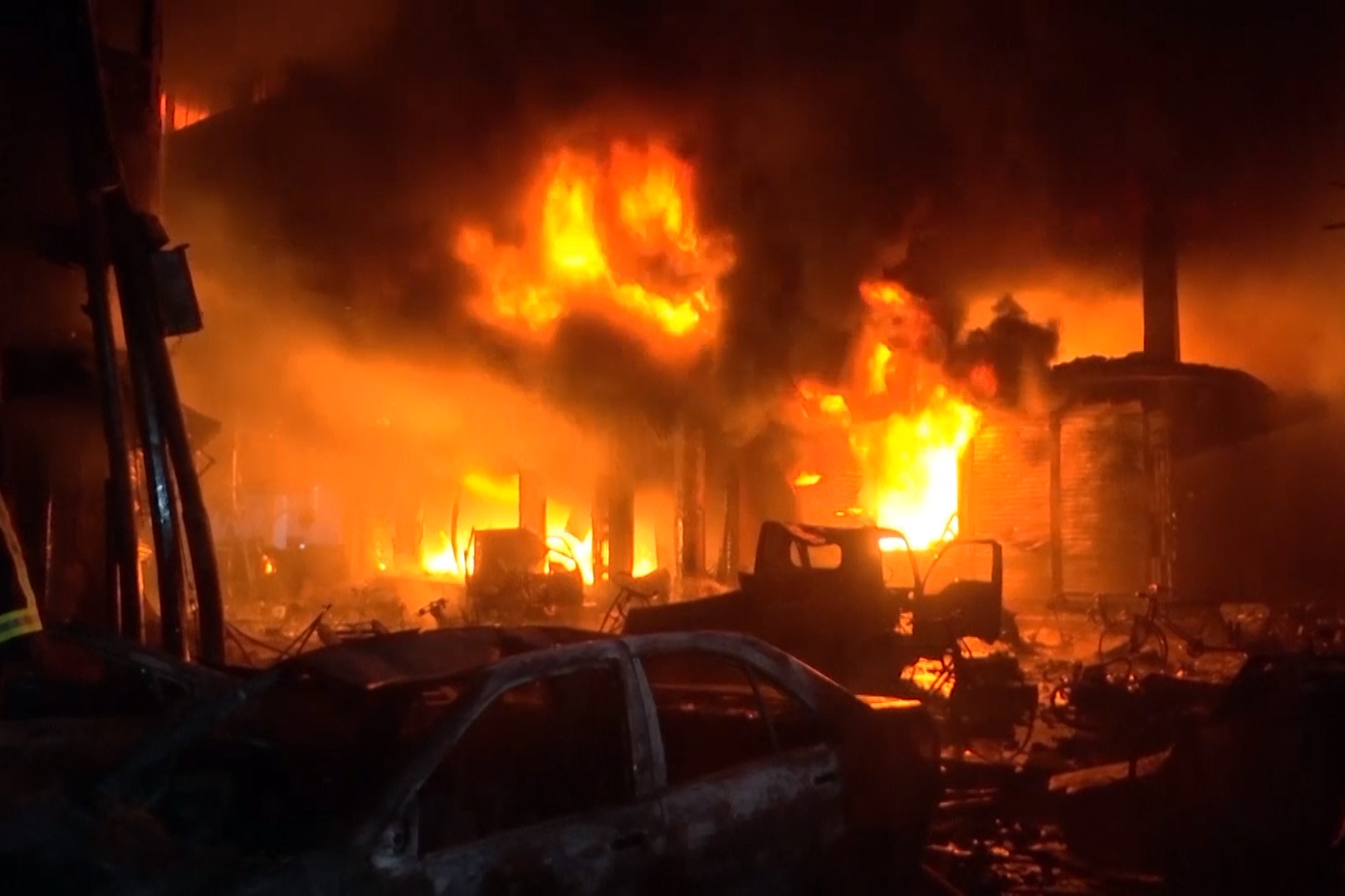 সময় যাচ্ছে, বাড়ছে লাশের সংখ্যা