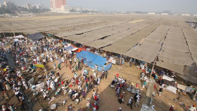 ইজতেমায় দ্বিতীয় পর্বেও মুসল্লিদের ঢল, একজনের মৃত্যু