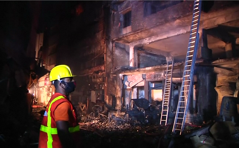 এক আগুনে প্রাণ গেল দুই আশরাফুলের