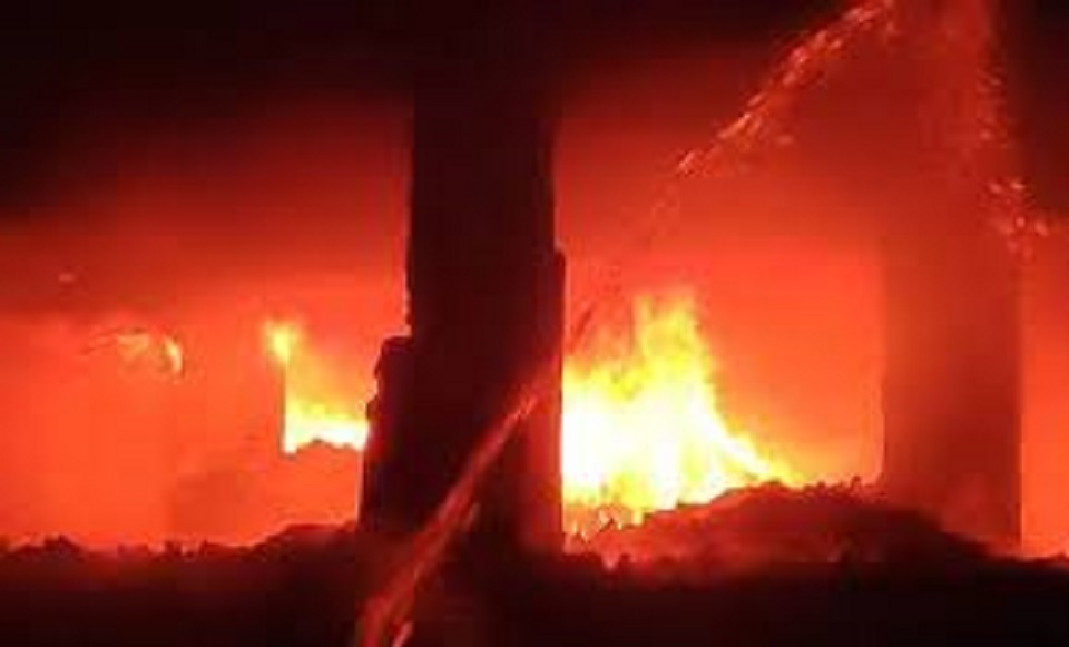 চকবাজারে অগ্নিকাণ্ডে প্রাণহানির ঘটনায় রাষ্ট্রীয় শোক