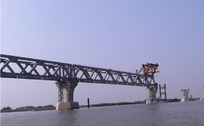 জাজিরা প্রান্তে পৌঁছেছে পদ্মা সেতুর অষ্টম স্প্যান