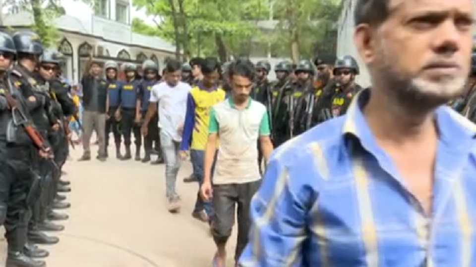 জেনেভা ক্যাম্পে মাদকবিরোধী অভিযানে আটক শতাধিক