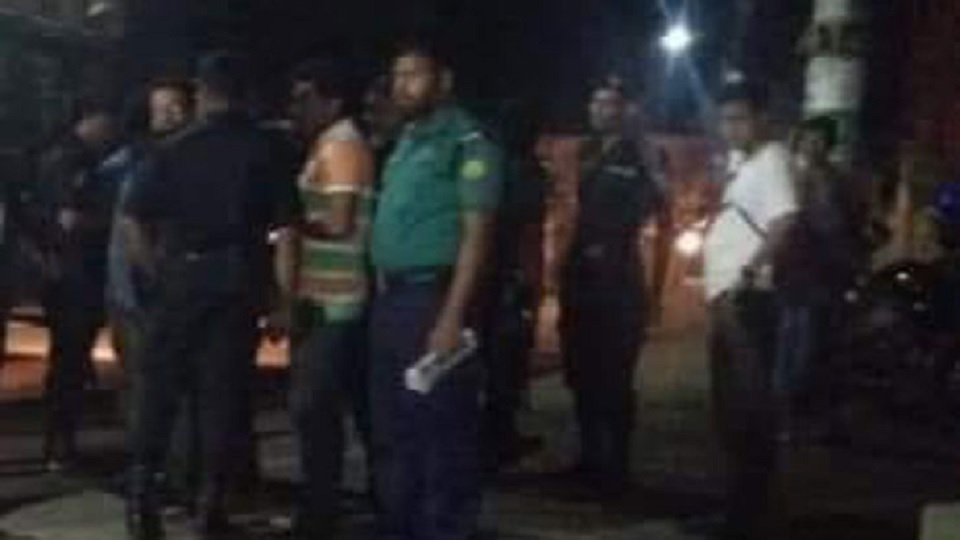 আওয়ামী লীগের দু’পক্ষের গোলাগুলিতে কবিরহাট উপজেলা নির্বাচন স্থগিত