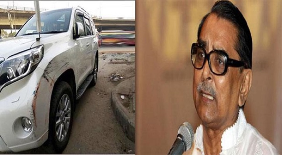 মেননের গাড়িকে বলাকা বাসের ধাক্কা