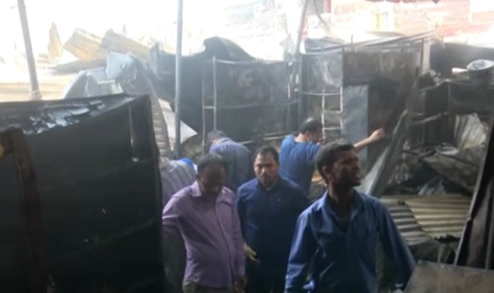 ডিএনসিসি মার্কেটের কাঁচাবাজারের আগুন নিয়ন্ত্রণে