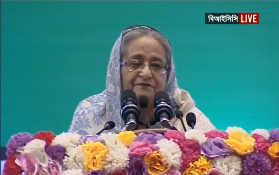 সন্তানের শিক্ষা নিয়ে অসুস্থ প্রতিযোগিতা বন্ধ করুন: প্রধানমন্ত্রী