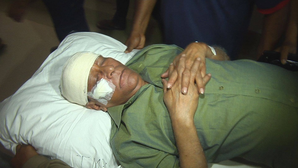 এয়ার অ্যাম্বুলেন্সে ঢাকায় আনা হলো খুরশীদ আলমকে