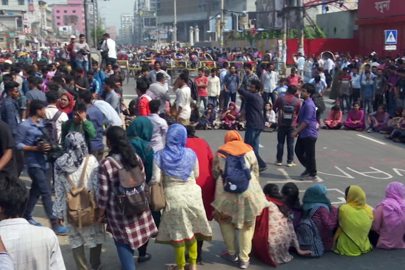 শিক্ষার্থী নিহতের প্রতিবাদে আজও বিক্ষোভ-সড়ক অবরোধ