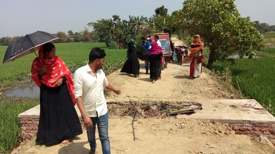 নির্মাণের ১০ দিন না যেতেই ভেঙে গেল কালভার্ট!