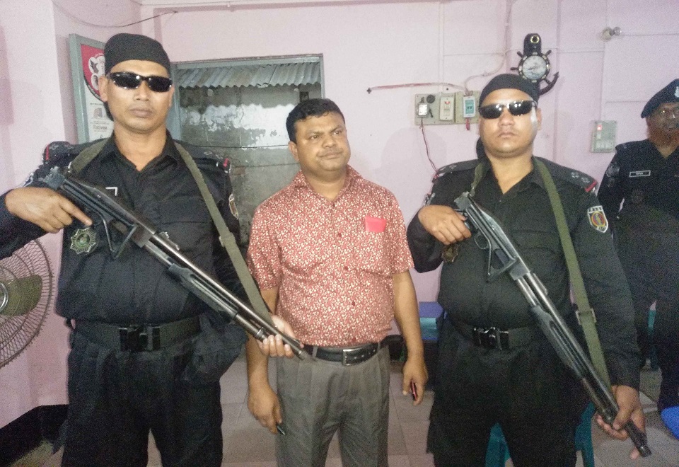 মাদারীপুরে ভুয়া ডাক্তার আটক, ৩ মাসের কারাদণ্ড