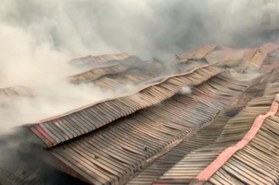 পরপর ৩ বছরই আগুন লাগল ডিএনসিসি মার্কেটে