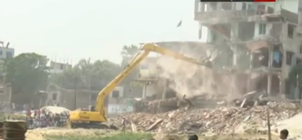 তুরাগ নদের তীর মুক্ত করতে বিআইডব্লিউটিএ’র উচ্ছেদ অভিযান